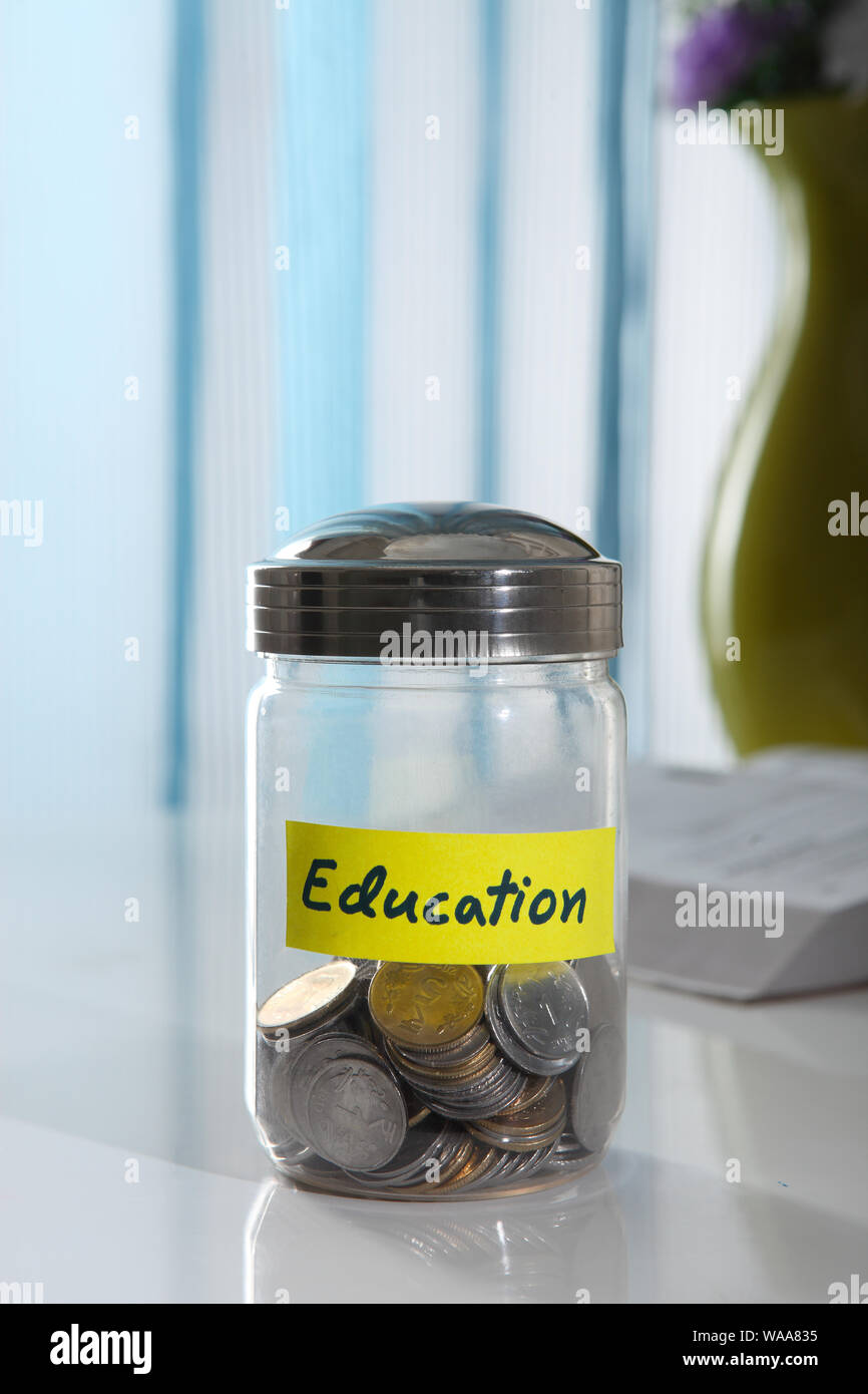 Jar of Indian coins with "Education" written on it Banque D'Images