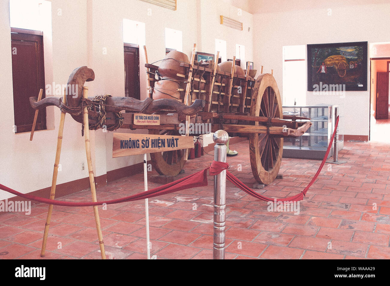 Juillet 2019, Phan Rang, Vietnam. Musée de Champa nationalité. vieux panier à une ferme, vietnamise chariot avec des pots d'argile Banque D'Images
