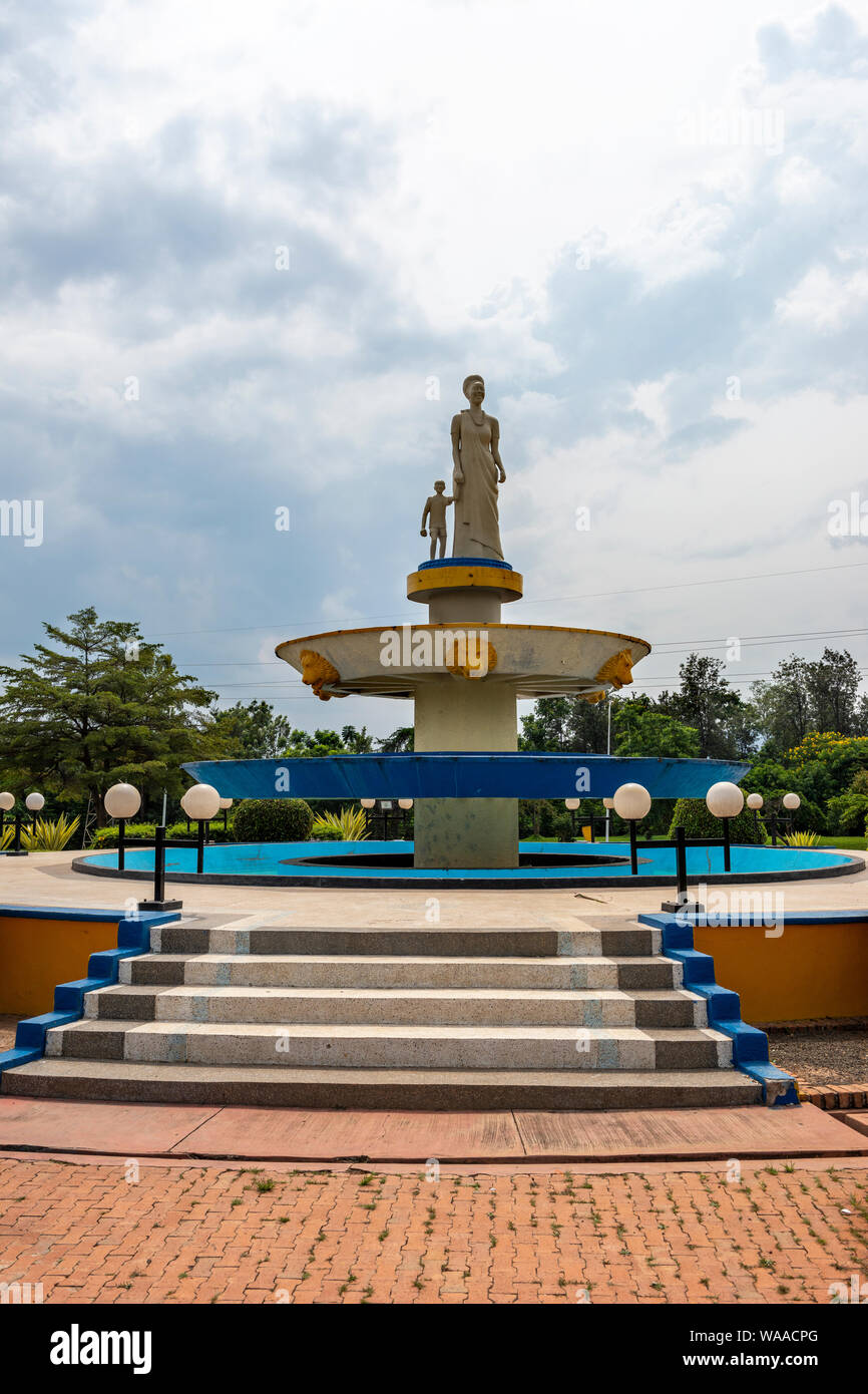 Détail de la fontaine au centre du rond-point 2 kg à côté de l'établissement Radisson Blu Hotel and Convention Centre, Kigali, Rwanda, Afrique de l'Est Banque D'Images