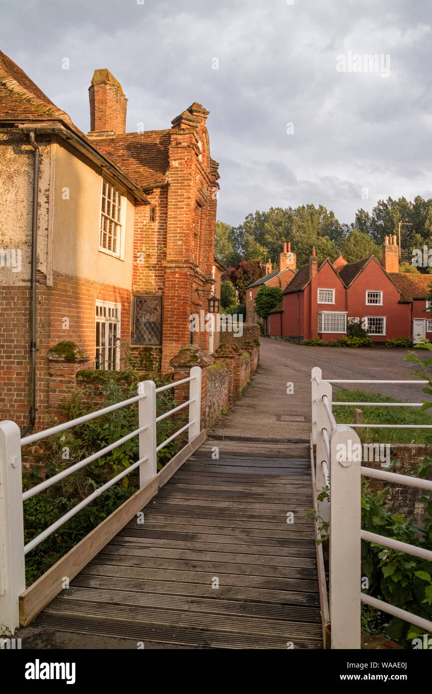 Le pittoresque village à pans de bois de Kersey dans lumière du soir, Suffolk, Angleterre, RU Banque D'Images