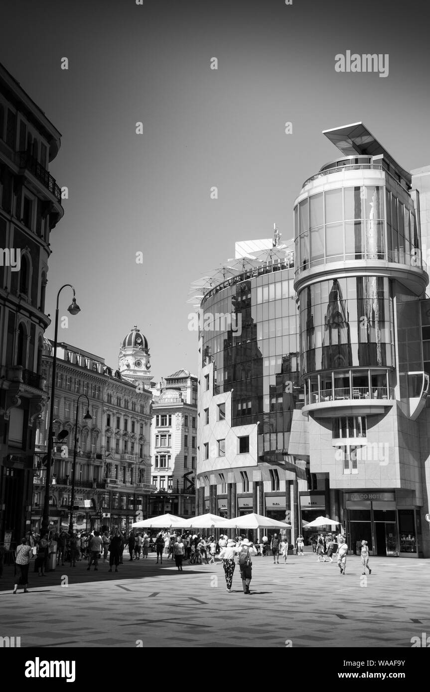 Autour de Vienne - Haas-Haus en noir et blanc Banque D'Images