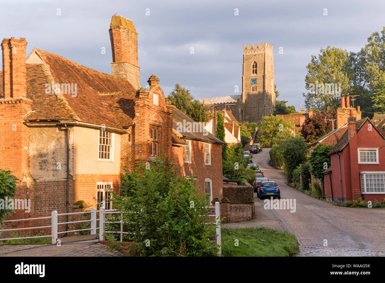 Le pittoresque village à pans de bois de Kersey dans lumière du soir, Suffolk, Angleterre, RU Banque D'Images