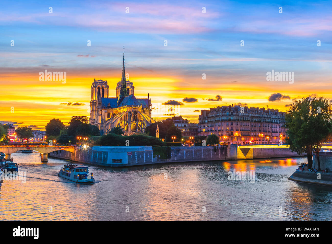 La Cathédrale Notre Dame de Paris et de Seine Banque D'Images