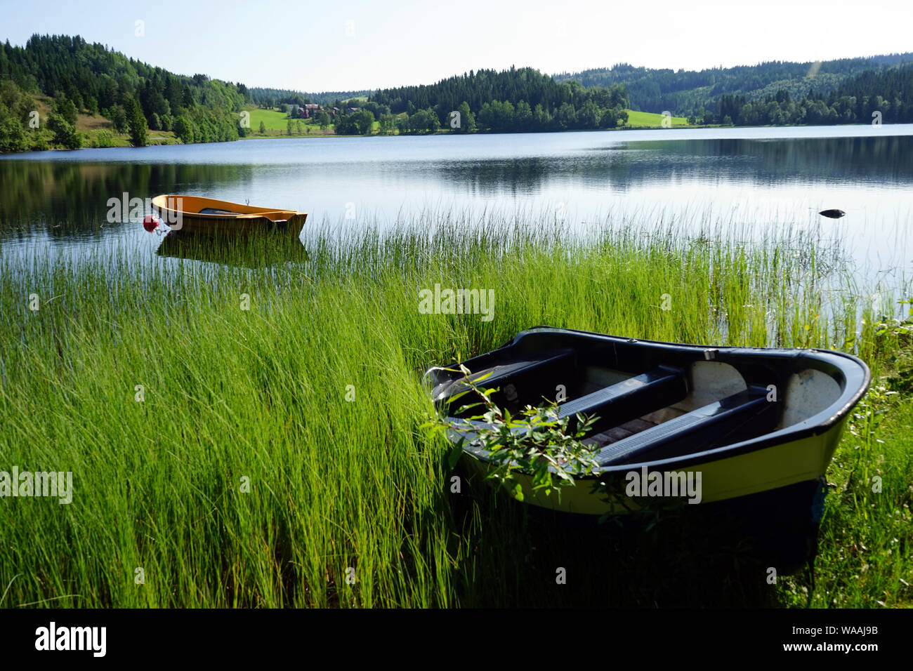 Bateaux sur le lac en Norvège Banque D'Images