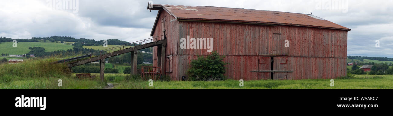 Ancienne grange sur le terrain en Norvège Banque D'Images