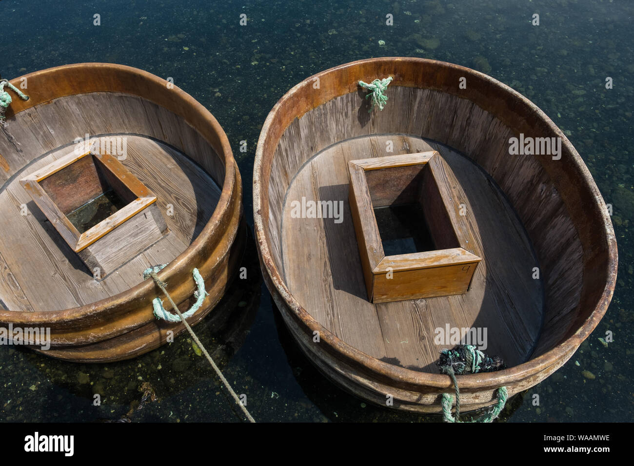 Bateaux de pêche traditionnels de la baignoire à eau « Tarai-Bune » sur l'île de Sado, au Japon Banque D'Images