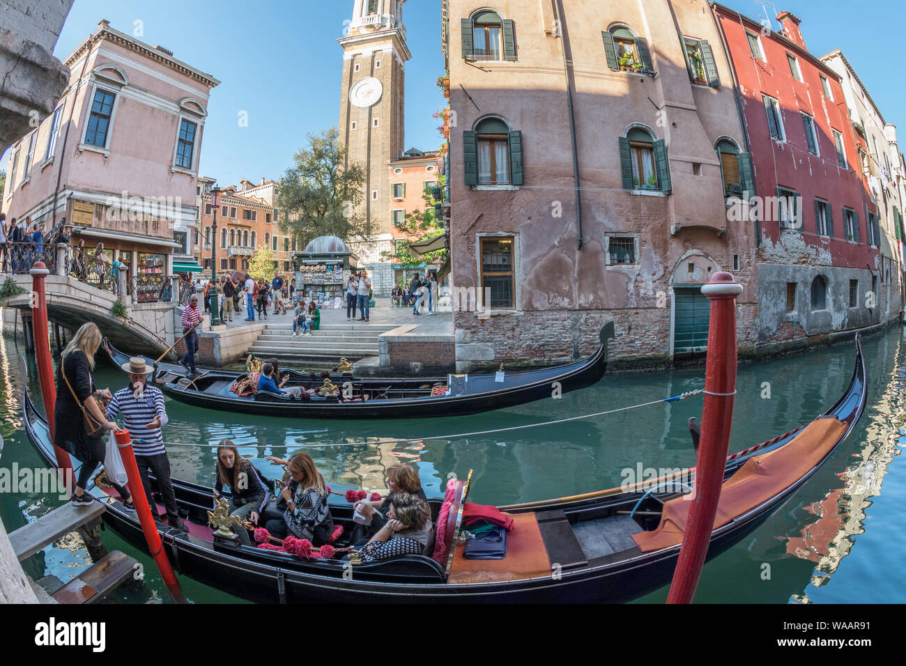 Venise, Italie - 30 Sep 2018 : Campo S.S. Apostoli et Chiesa Cattolica Parrocchiale dei Santi Apostoli Banque D'Images