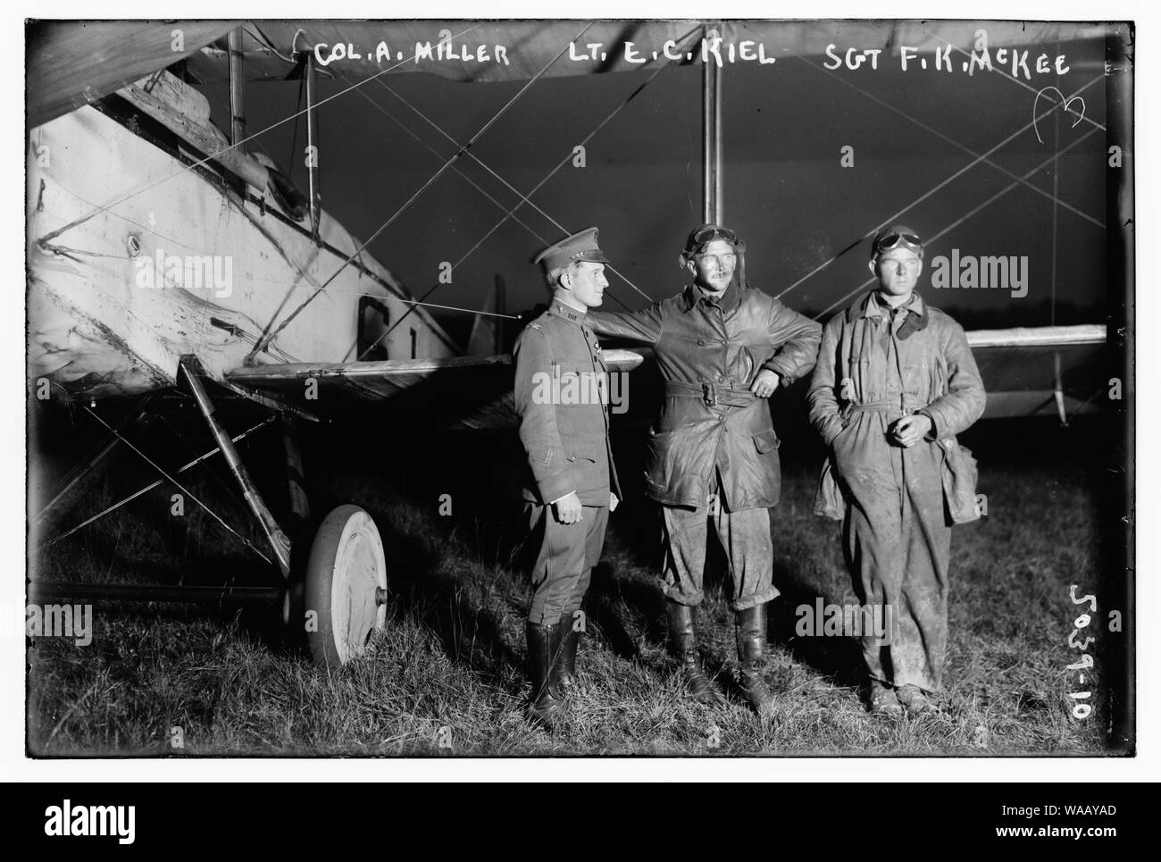 Le Lieutenant-colonel A. Miller, l'E.C. Kiel, le Sgt. F.K. McKee Banque D'Images