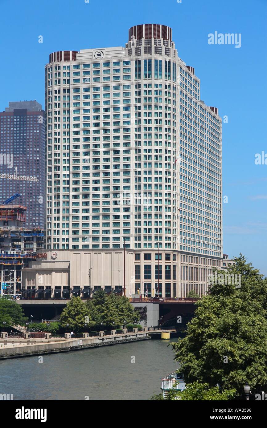 CHICAGO, USA - 27 juin 2013 : Hôtel Sheraton de Chicago. Sheraton est partie de Starwood Hotels and Resorts Worldwide, groupe employant plus de 181 000 Banque D'Images