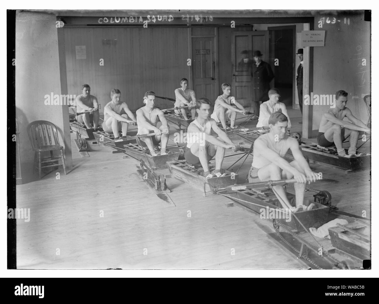 Colombie-britannique l'équipe de l'équipage dans une simulation de coquillages pratiquant au club house Banque D'Images