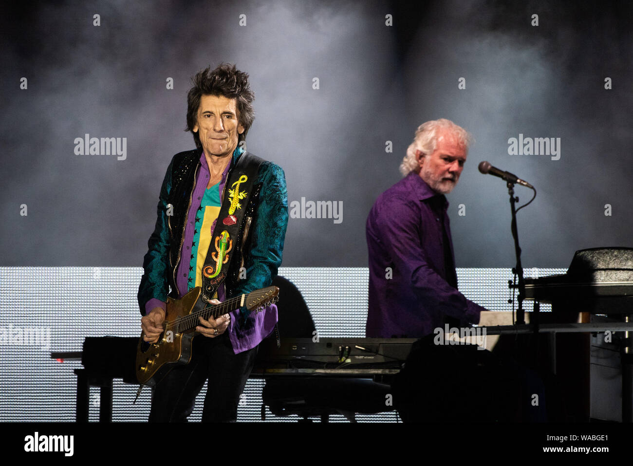 SANTA CLARA, CALIFORNIE - Le 18 août : Ronnie Wood et Chuck Leavell des Rolling Stones effectuer à Levi's Stadium le 18 août 2019 à Santa Clara, en Californie. Photo : Chris Tuite/imageSPACE/MediaPunch Banque D'Images