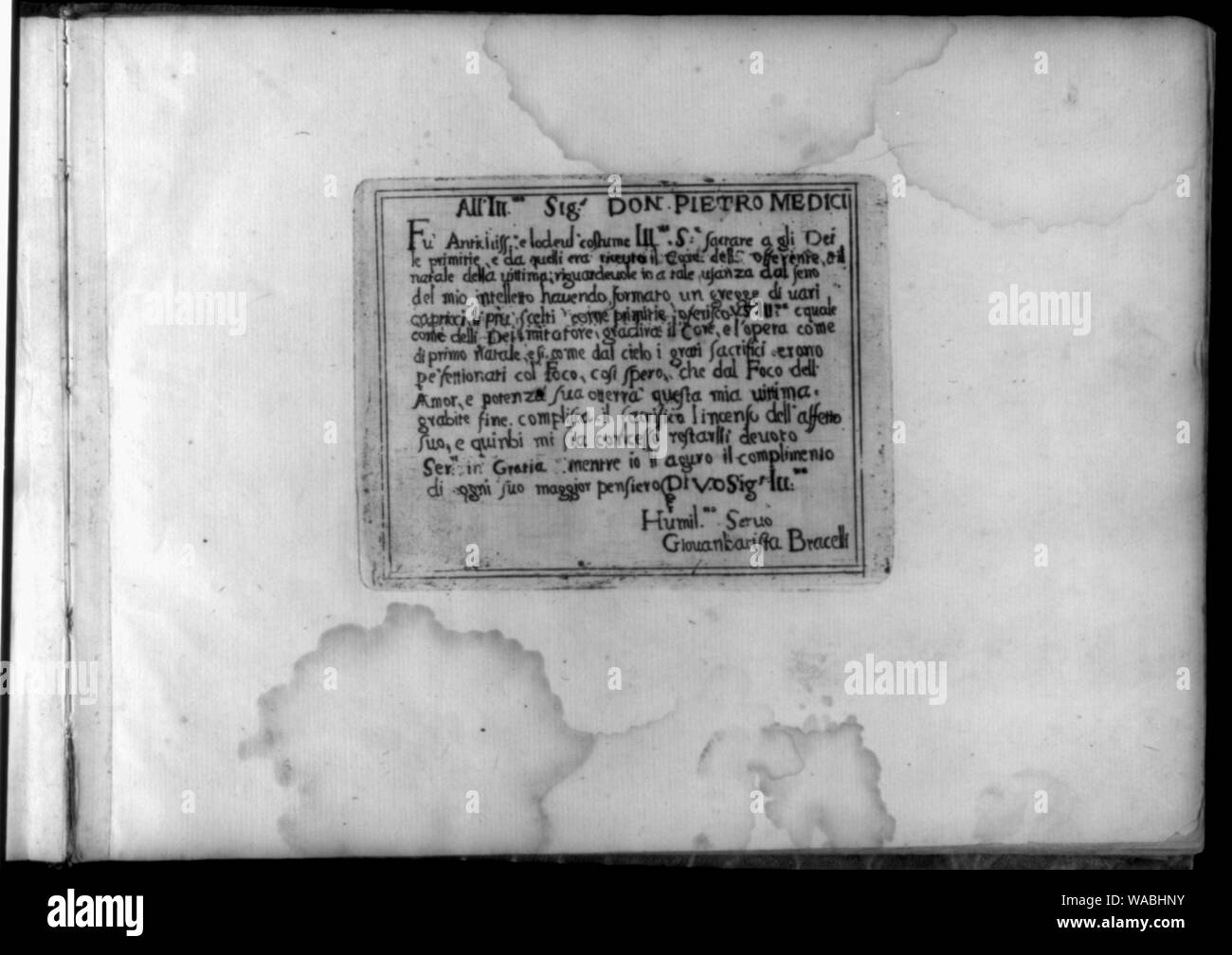 Figures composées dans le style cubiste et surréaliste composé de matériaux tels que des chaînes, des tubes, des grilles et des raquettes de tennis Banque D'Images