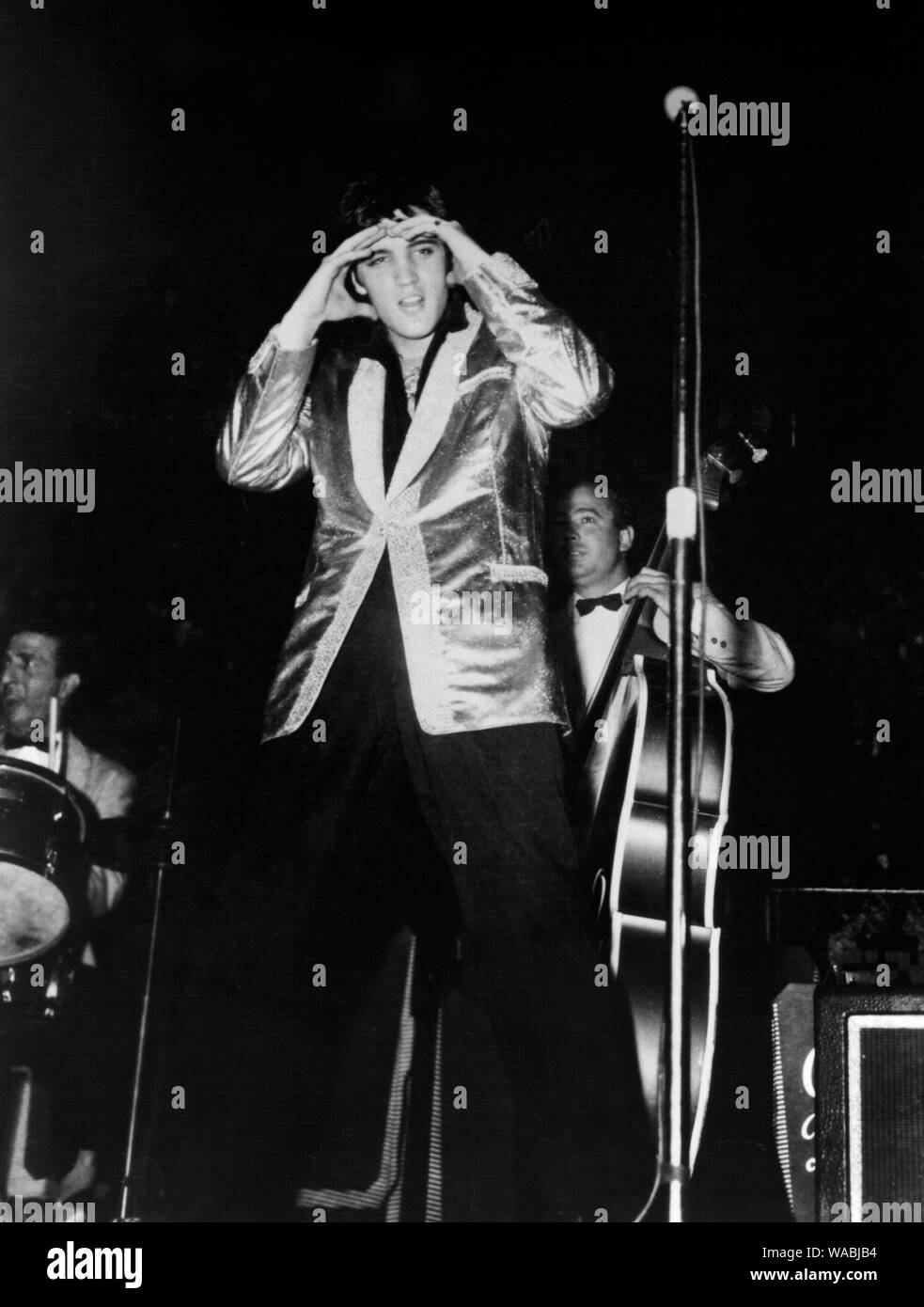 Elvis Presley dans sa veste, boiteux d'Or 1957 de référence de dossier 33848-076THA Banque D'Images