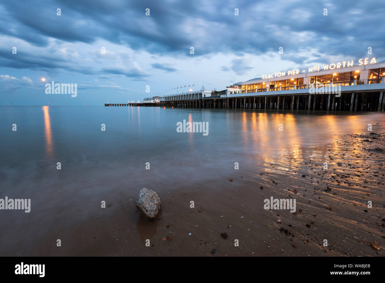 Clacton-on-Sea pier au crépuscule, Clacton-on-Sea, Essex, Angleterre, Royaume-Uni, Europe Banque D'Images