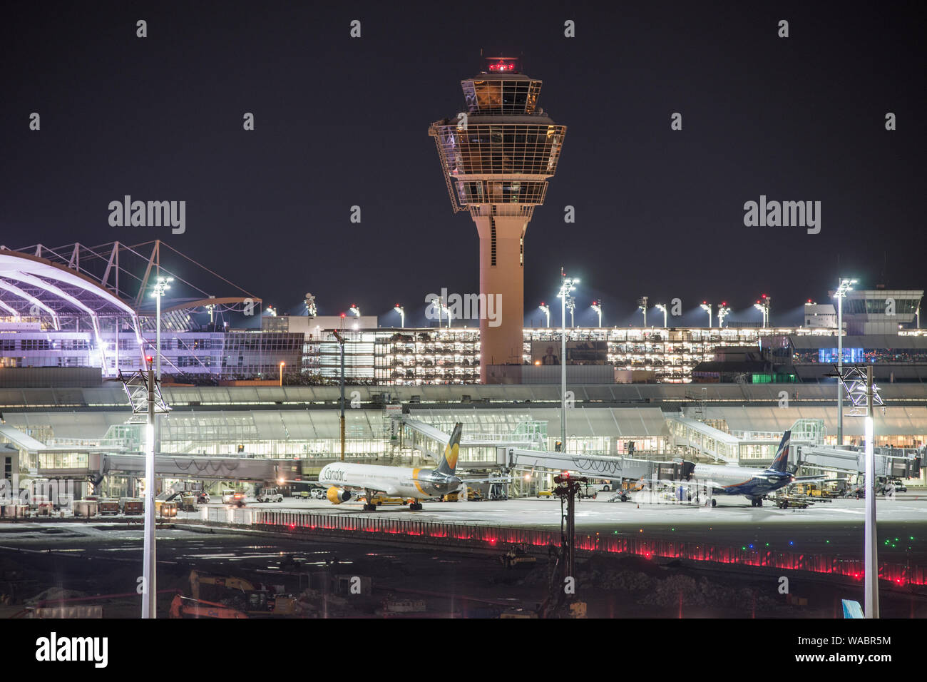 L'aéroport de Munich dans la nuit Banque D'Images