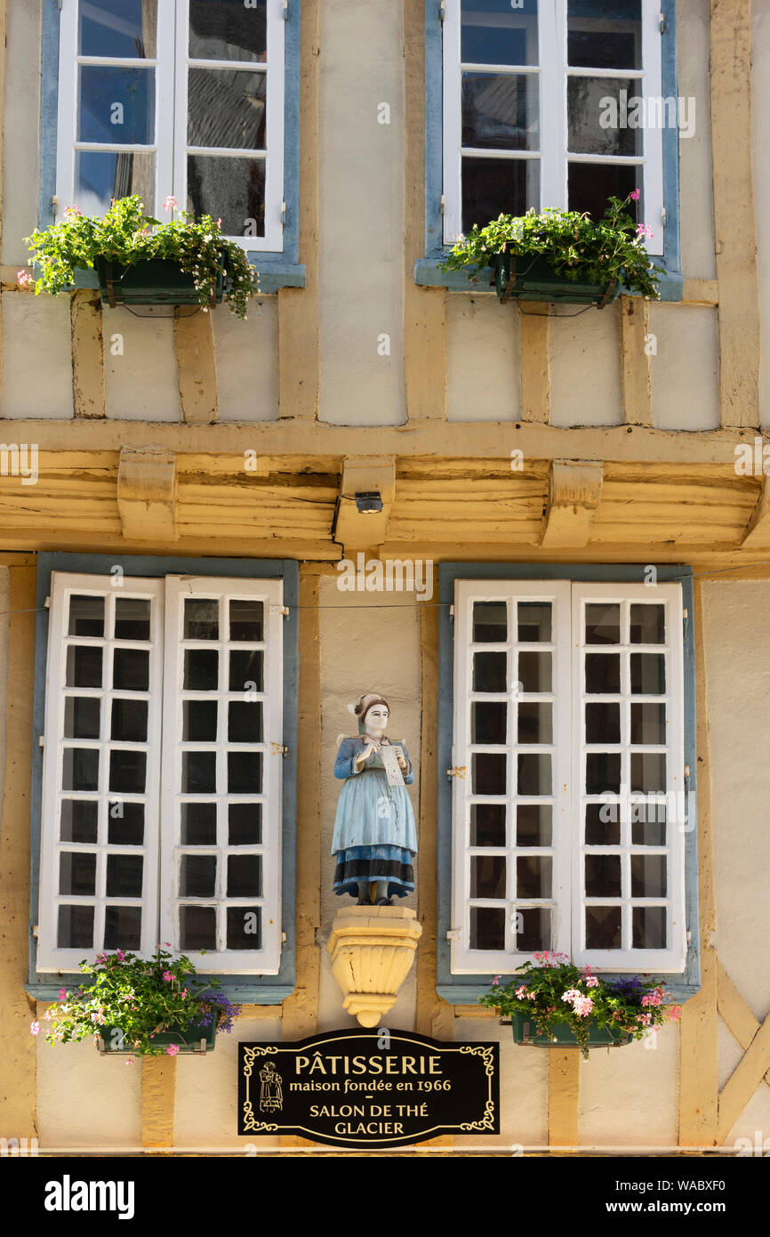 Quimper. La figure en boutique de macarons Philomène, rue Kereon, Finistère département. Bretagne. France Banque D'Images