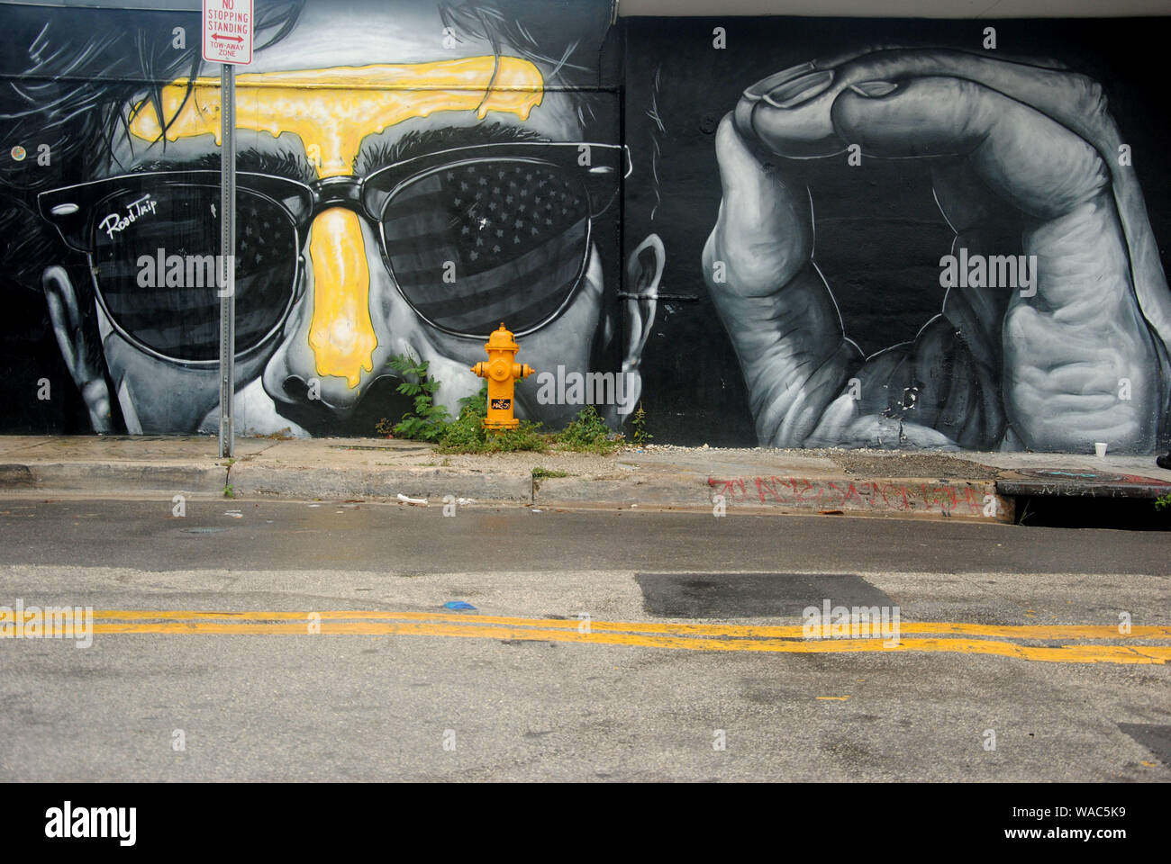 Peinture murale d'un homme par un artiste inconnu, murs, Wynwood Miami, Floride Banque D'Images