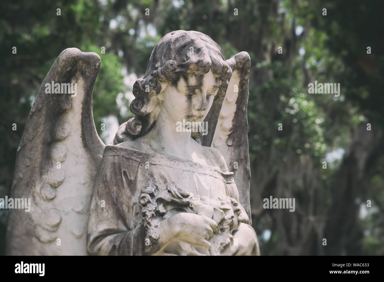 Angel statue au cimetière Bonaventure de Savannah, Les villes