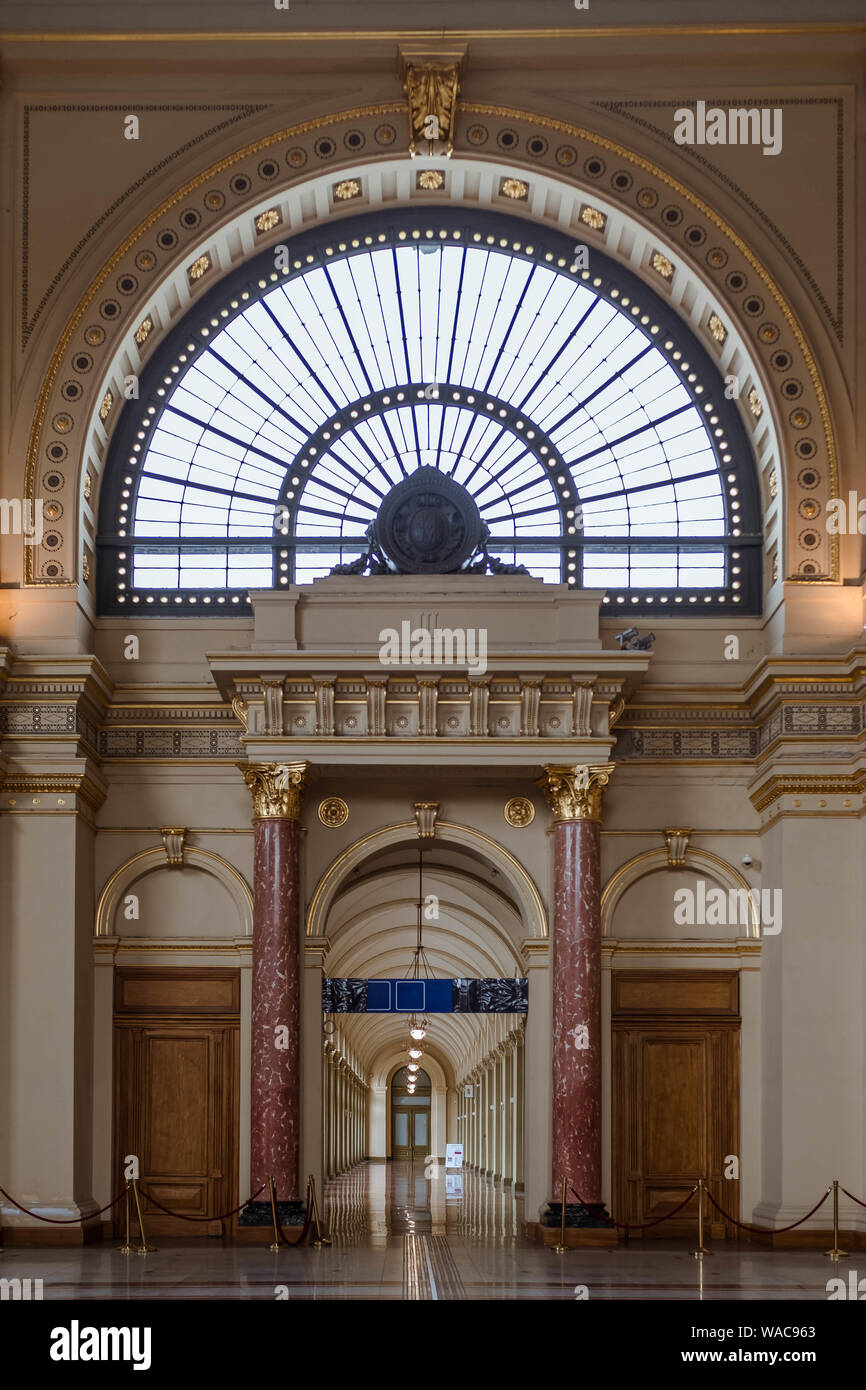 Intérieur de la gare Keleti de Budapest. Banque D'Images
