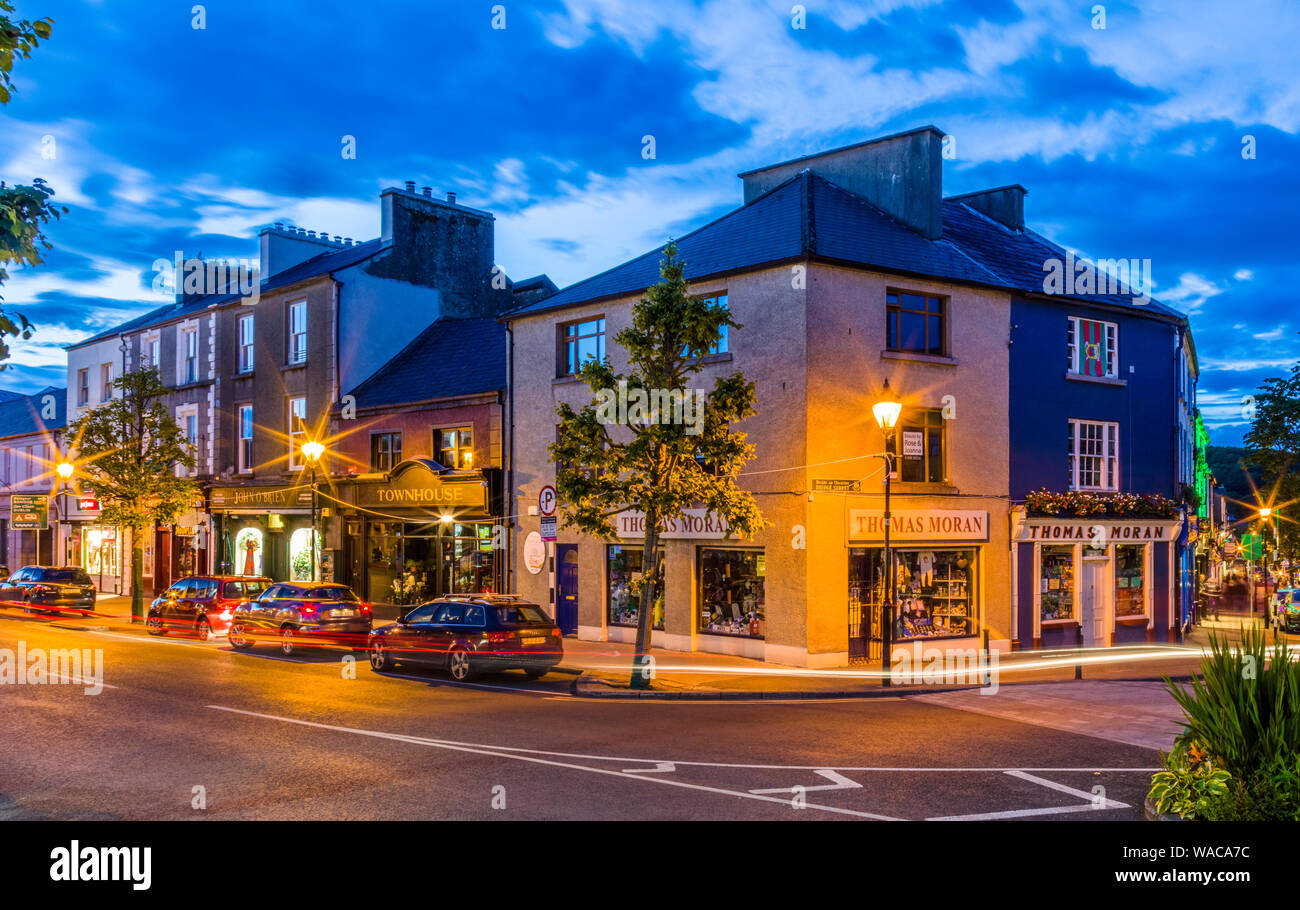 Nuit des scènes de rue de la ville de Westport dans le comté de Mayo Irlande Banque D'Images