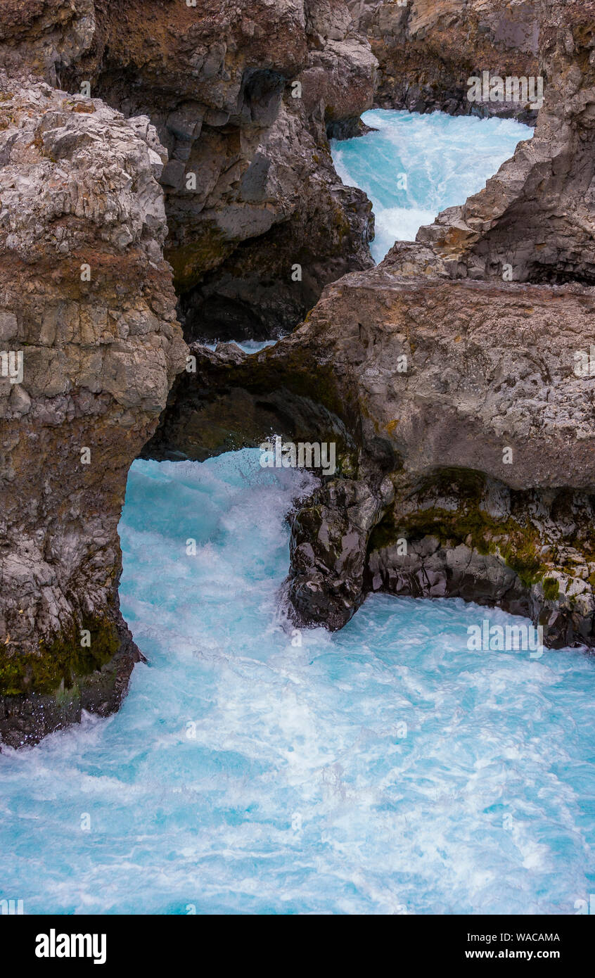 HUSAFELL, ISLANDE - Barnafoss cascade. Banque D'Images