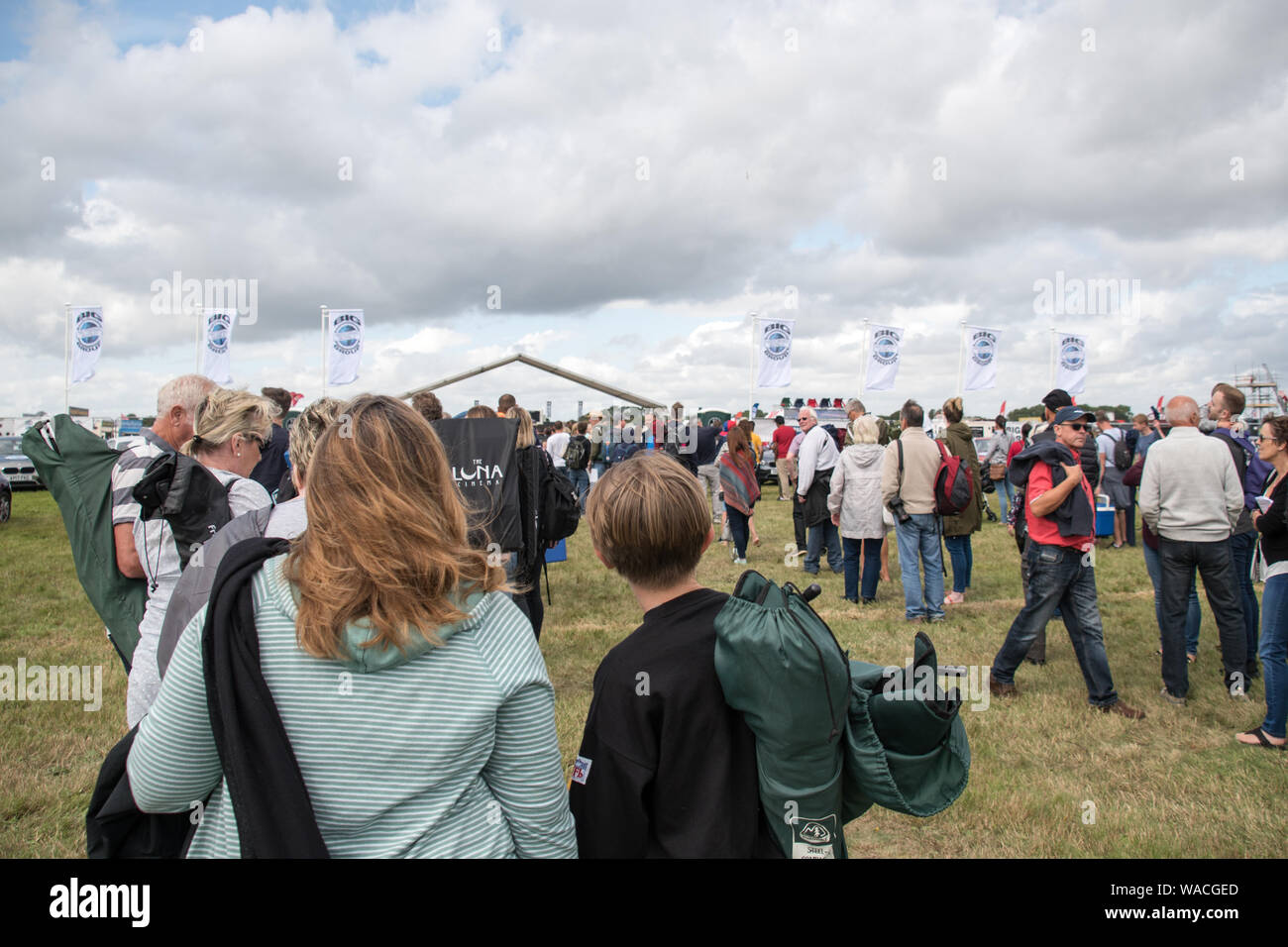 Les gens dans une longue file d'attente pour entrer dans l'événement à l'Airshow Airshow 2019 Biggin Hill(usage éditorial uniquement) Banque D'Images