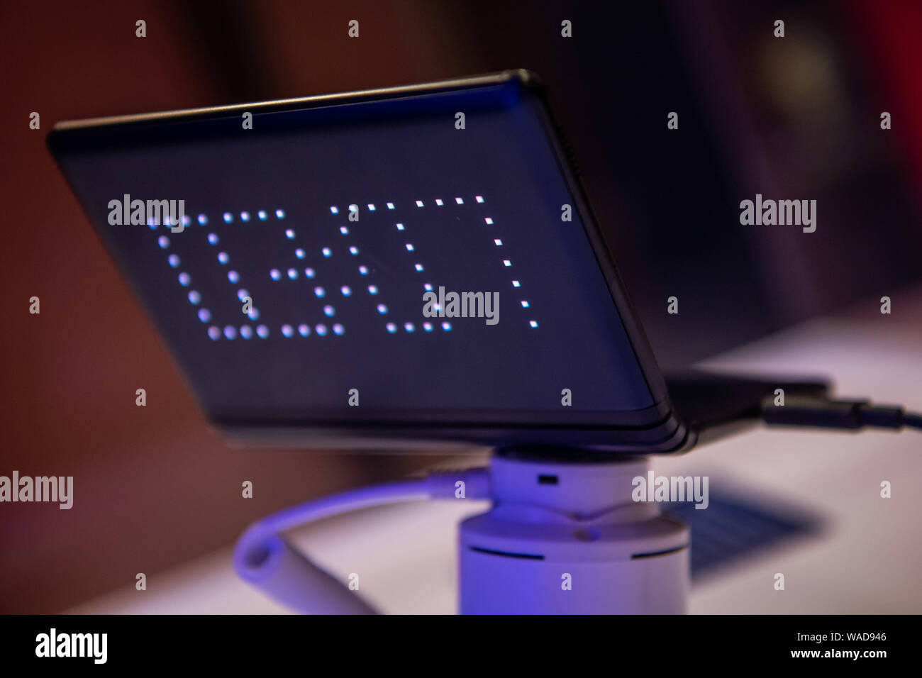 Un TCL 5G smartphone pliable est affiché pendant l'événement de lancement de nouveaux produits TCL à Sao Paulo, Brésil, 1 juillet 2019. Le lancement de nouveaux produits TCL ev Banque D'Images