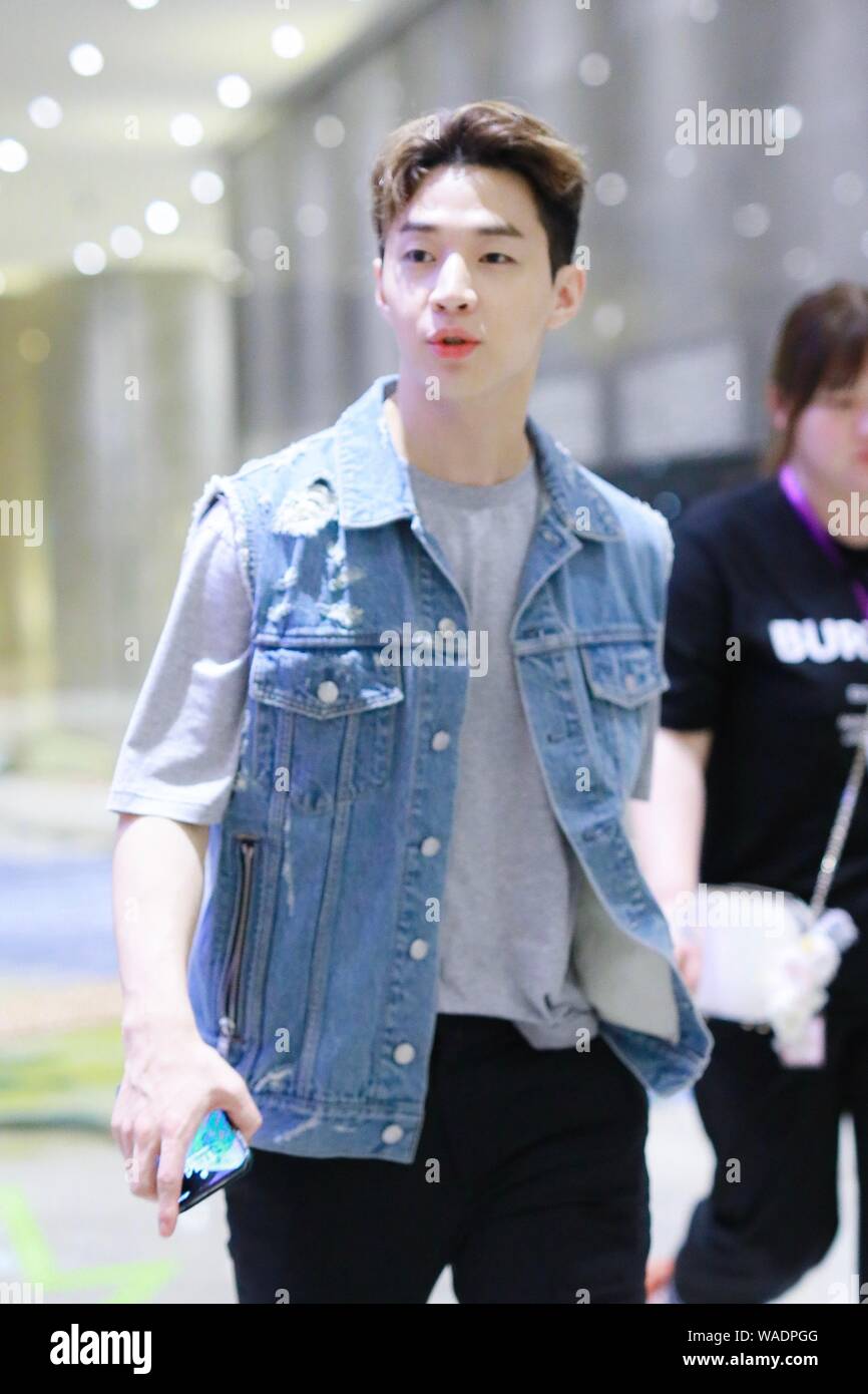 Chanteur et acteur canadien Henry Lau arrive à l'aéroport après l'atterrissage à Shanghai, Chine, le 9 juillet 2019. Banque D'Images