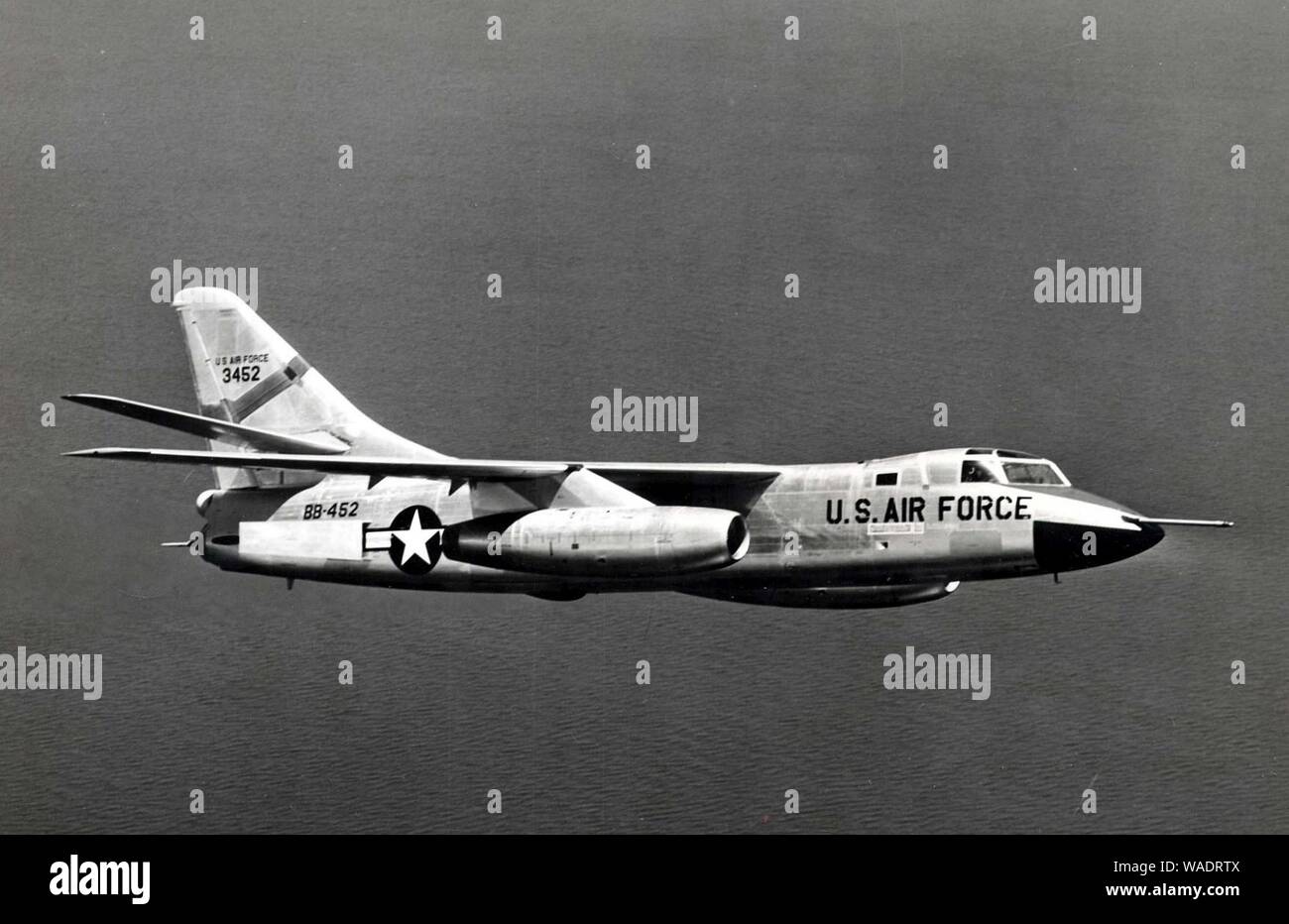Douglas RB-66B Destroyer en vol (N° 53-452) 061102-F-1234P-026. Banque D'Images