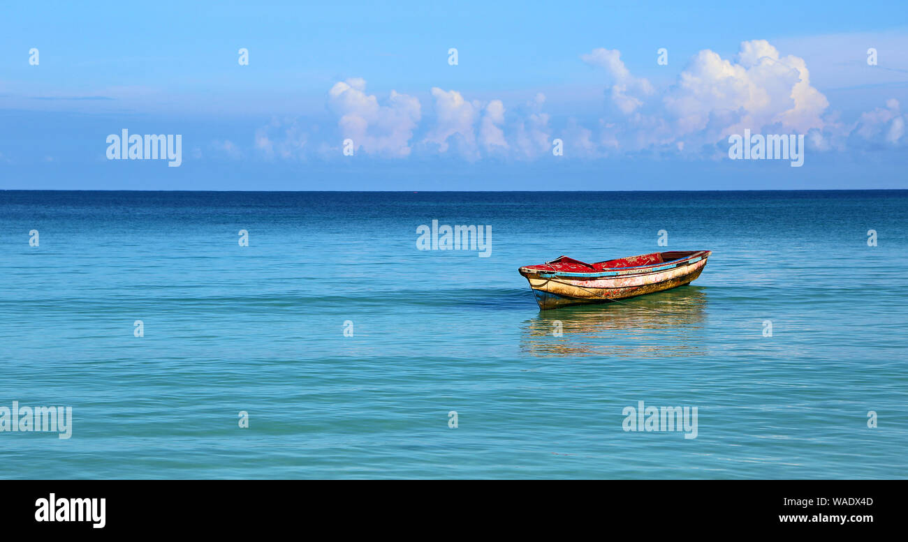 Vieux bateau sur la mer des Caraïbes, la Jamaïque Banque D'Images