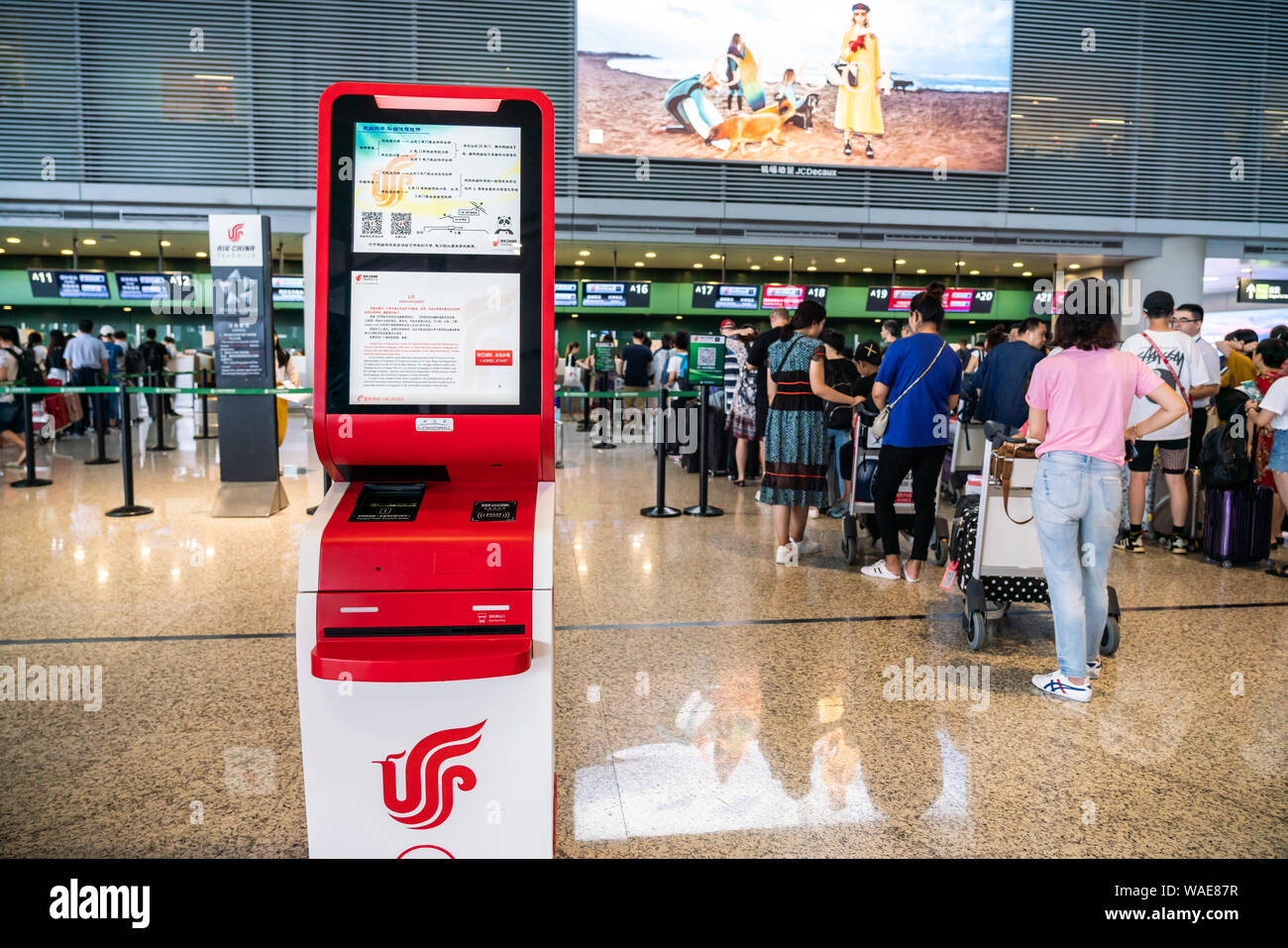 La borne d'enregistrement en Chine vu à l'Aéroport International de Shanghai Hongqiao. Banque D'Images