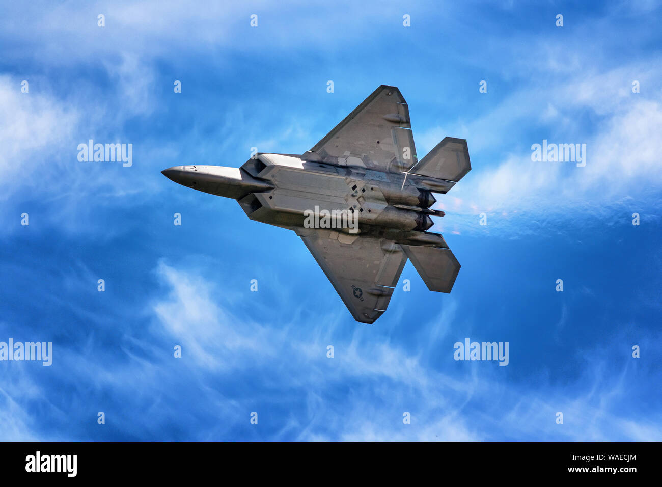 F-22 Raptor avion de chasse au cours de manœuvres à haute performance TRAVIS AFB, Californie Banque D'Images