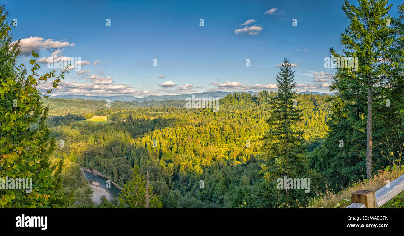 Jonsrud viewpoint les forêts et la rivière de sable panorama paysage Oregon State. Banque D'Images