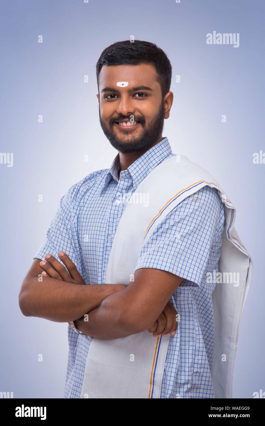 Portrait of a south Indian man smiling at the camera Banque D'Images