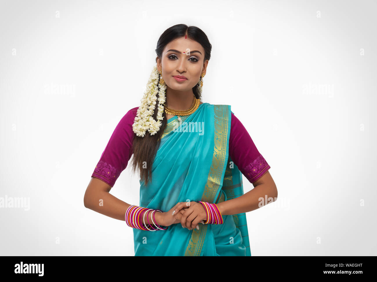 Portrait of a south Indian woman smiling at the camera Banque D'Images