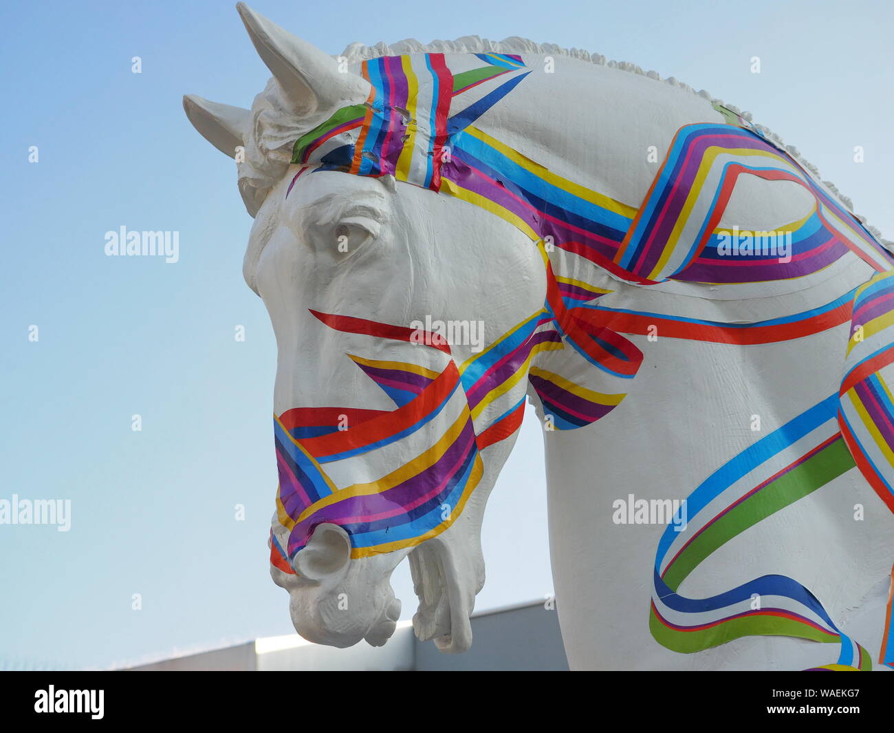 MILAN, Italie : 15 août 2019 : Cheval, le projet Leonardo Leonardo's horse revisité par auteurs Markus Benesch en zone Portello, à Milan. Banque D'Images