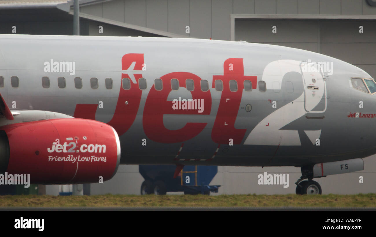 Glasgow, Royaume-Uni. 1er mars 2019. Jet2 vacances avion vu à l'Aéroport International de Glasgow. Jet2 Holidays est une compagnie aérienne à bas prix qui transporte régulièrement des vacanciers de toute l'Europe. Il a des liens étroits avec deux fois par jour des vols à partir de Glasgow, dans les îles Canaries, Iles du Cap-Vert, Îles Baléares et Midland de l'Espagne. Il a utilisé le Terminal 2 de Glasgow qui est utilisé uniquement pour les compagnies aériennes à bas prix uniquement. Banque D'Images