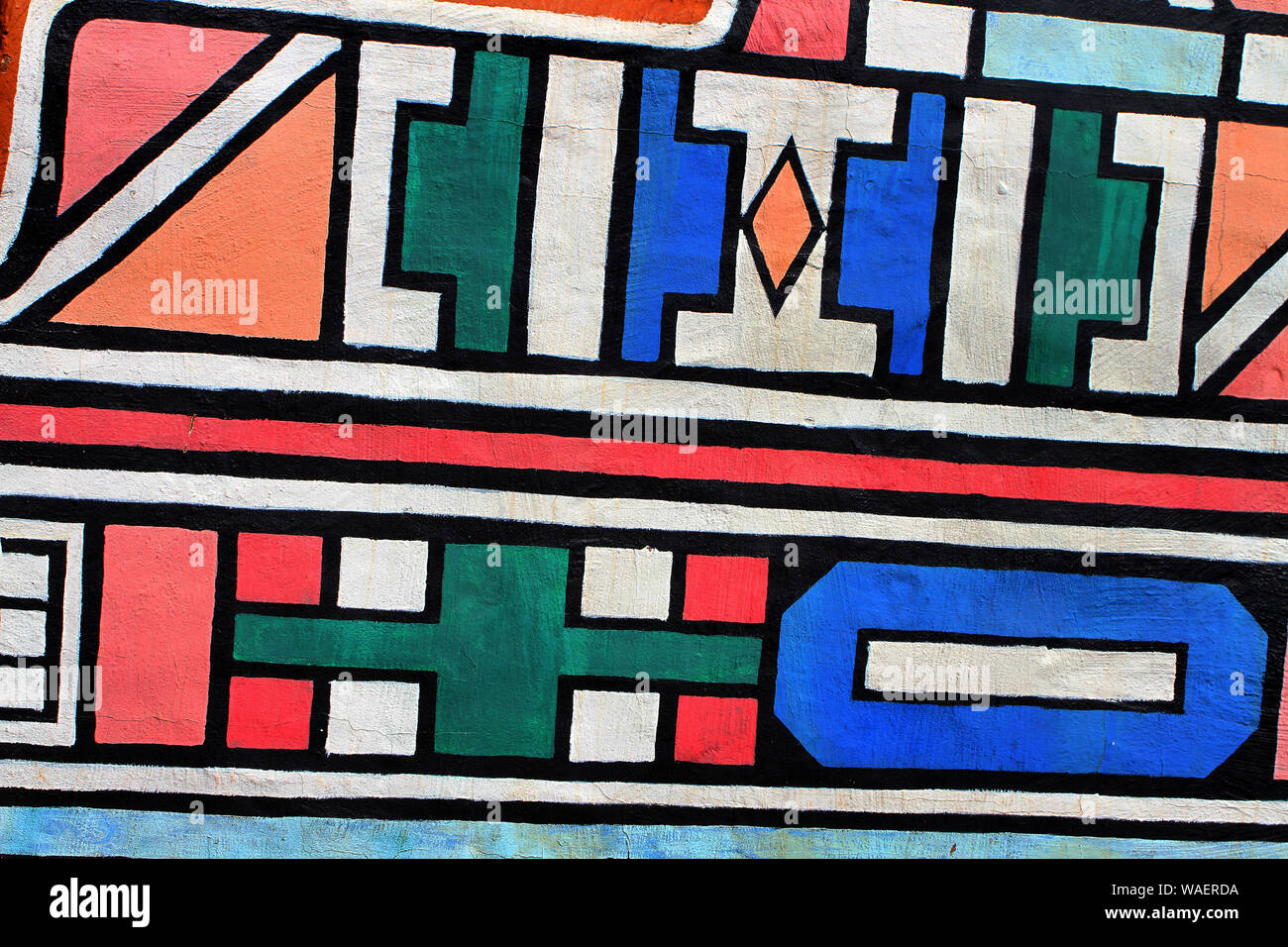 Murs peints traditionnels Ndebele à Lesedi Cultural Village, berceau de l'humanité, l'Afrique du Sud Banque D'Images