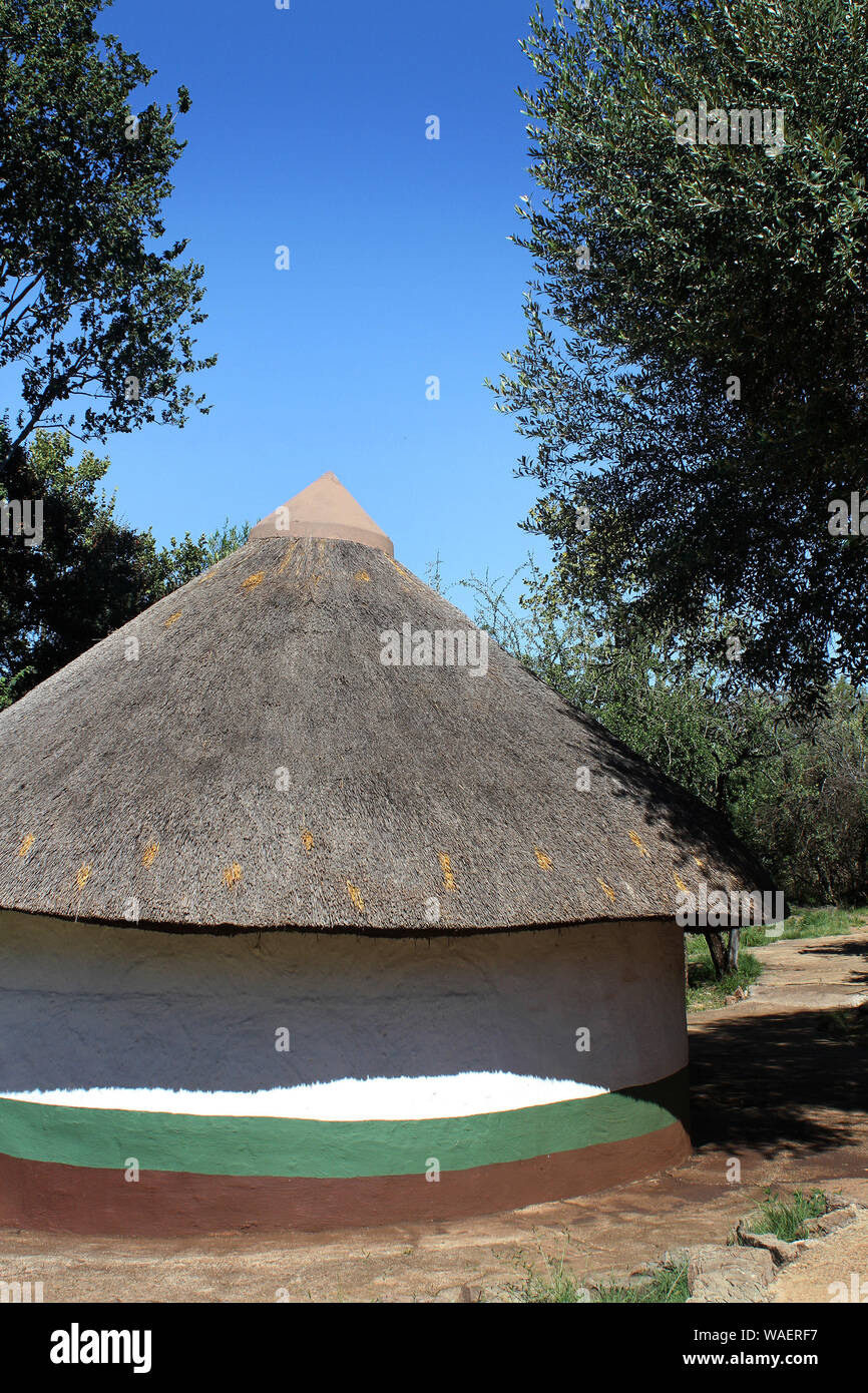 Le xhosa hut dans village à Lesedi Cultural Village, berceau de l'humanité, l'Afrique du Sud Banque D'Images