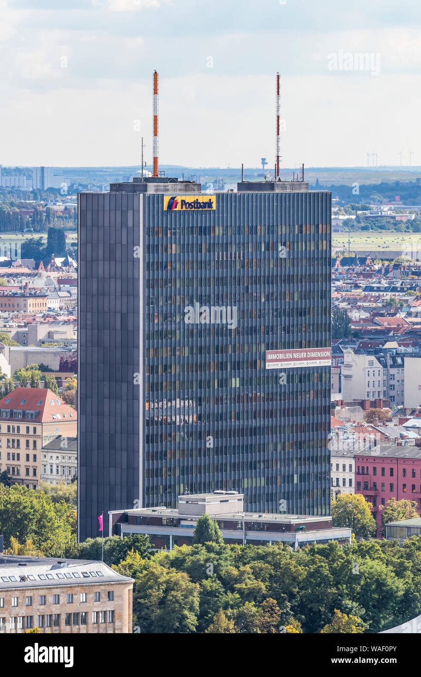 Gratte-ciel bulding sur Hallesches Ufer 60 dans Kreuzberg de Berlin Banque D'Images