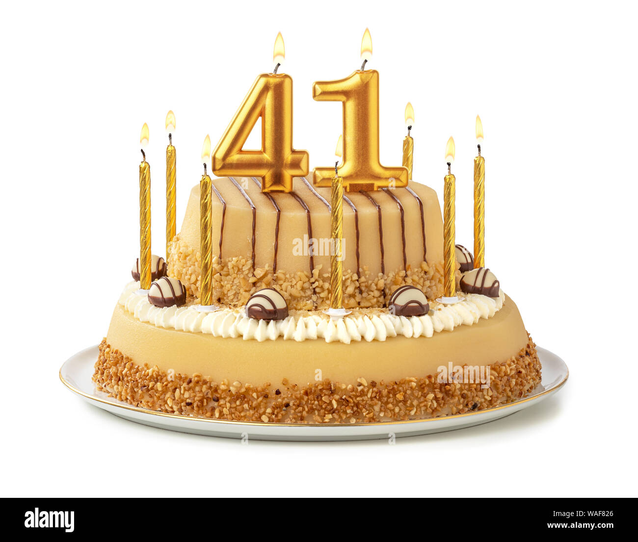 Gâteau de fête avec des bougies d'or - Numéro 41 Photo Stock - Alamy