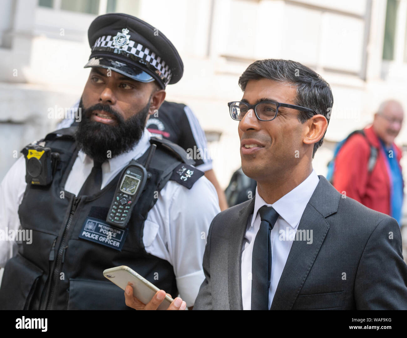 Londres 20 Août 2019 Brexit Whitehall watch avec des ministres du gouvernement de quitter le bureau du cabinet, Rishi Sunak MP PC Secrétaire en chef au Trésor Ian Crédit DavidsonAlamy Live News Banque D'Images