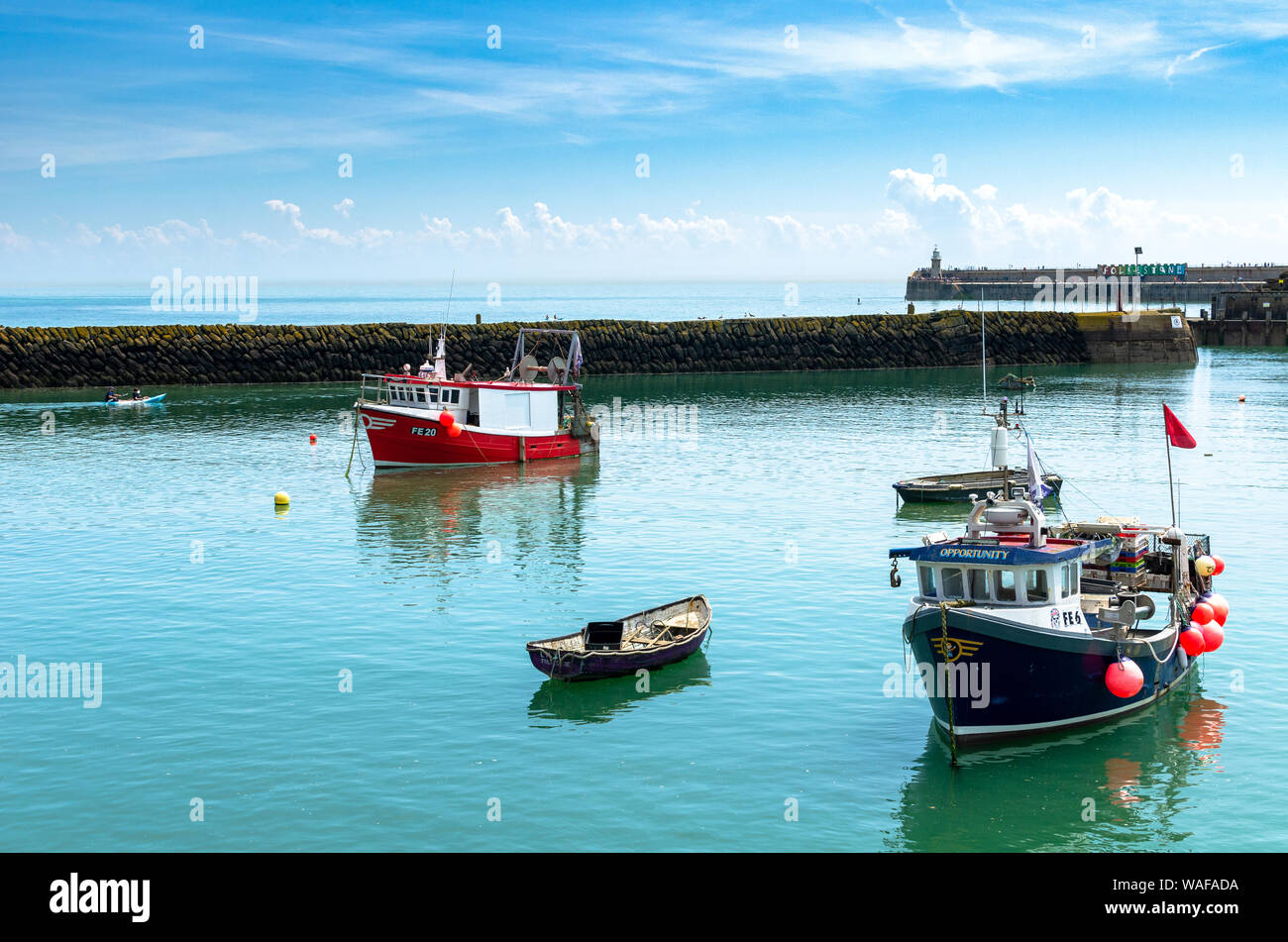 Bateaux de pêche au port de Folkestone, Kent, Angleterre Banque D'Images