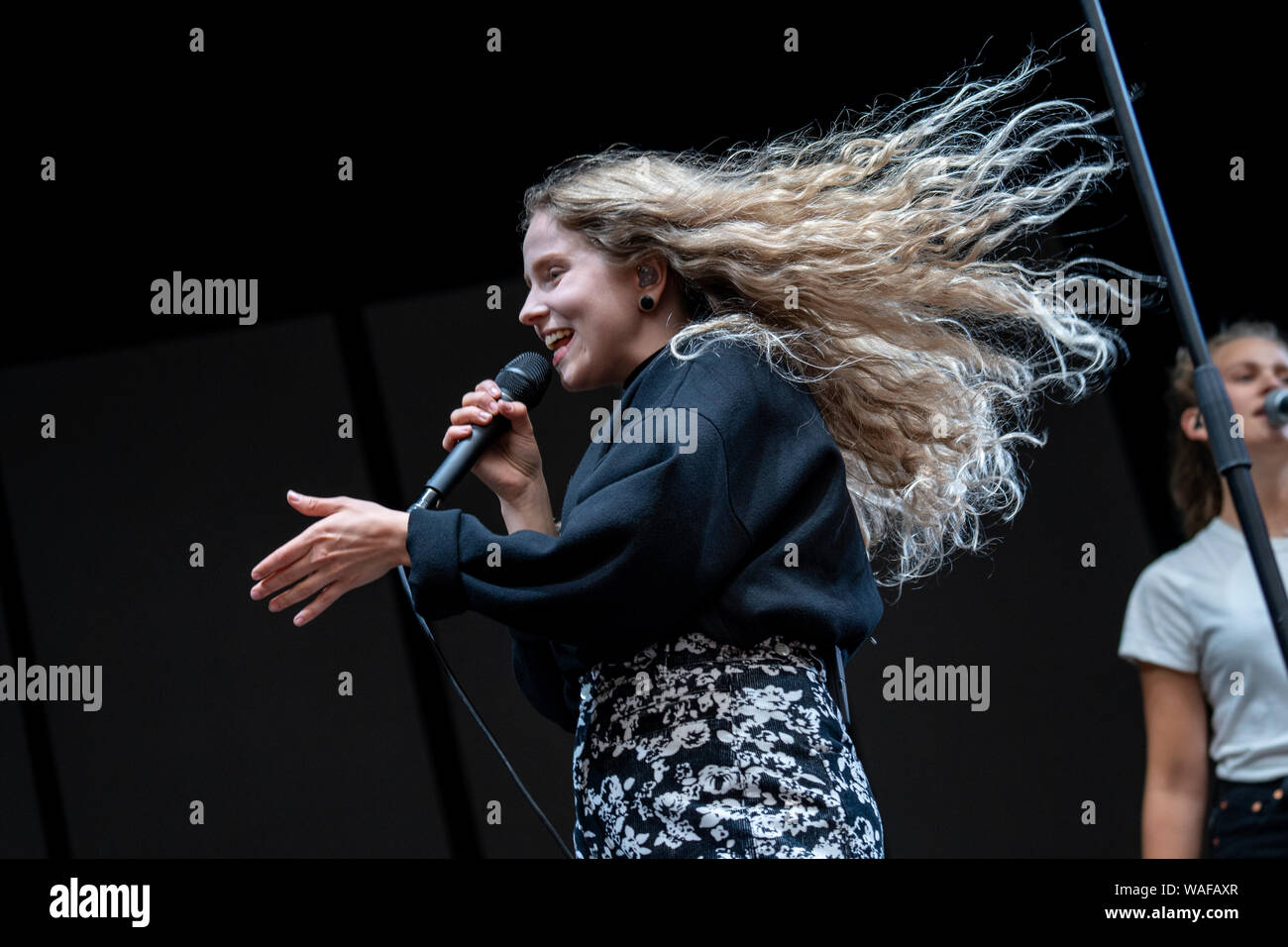 Bergen, Norvège. Août 16th, 2019. Le chanteur et compositeur norvégien Moyka effectue un concert live à Plenen de Bergen. (Photo crédit : Gonzales Photo - Jarle H. MEO). Banque D'Images