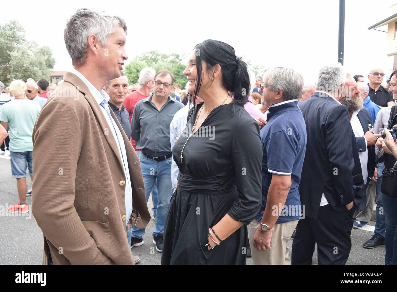 20/08 // 2019 Chronicle Bergamo Paladina, funérailles de Felice Gimondi dans la photo sport amis à la cérémonie funéraire. Avec Paolo Savoldelli et Lara Magoni (Barbara Papini/Fotogramma, Paladina (Bergame) - 2019-08-20) p.s. la foto e' utilizzabile nel rispetto del contesto dans cui e' stata scattata, e senza intento del diffamatorio decoro delle persone rappresentate Banque D'Images