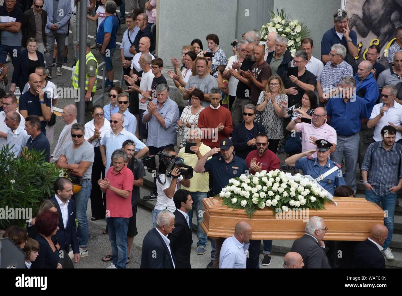 20/08 // 2019 Chronicle Bergamo Paladina, funérailles de Felice Gimondi dans la photo sport amis à la cérémonie funéraire. (Barbara Papini/Fotogramma, Paladina (Bergame) - 2019-08-20) p.s. la foto e' utilizzabile nel rispetto del contesto dans cui e' stata scattata, e senza intento del diffamatorio decoro delle persone rappresentate Banque D'Images