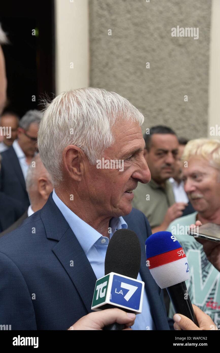 20/08 // 2019 Chronicle Bergamo Paladina, funérailles de Felice Gimondi dans la photo sport amis à la cérémonie funéraire. Barbara Moser (Papini/Fotogramma, Paladina (Bergame) - 2019-08-20) p.s. la foto e' utilizzabile nel rispetto del contesto dans cui e' stata scattata, e senza intento del diffamatorio decoro delle persone rappresentate Banque D'Images