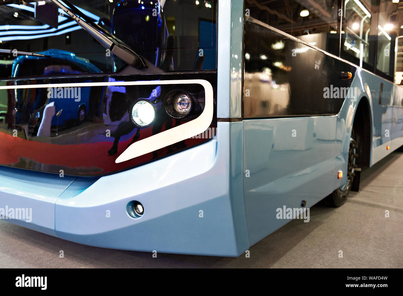 Bus de la ville moderne à l'exposition Banque D'Images