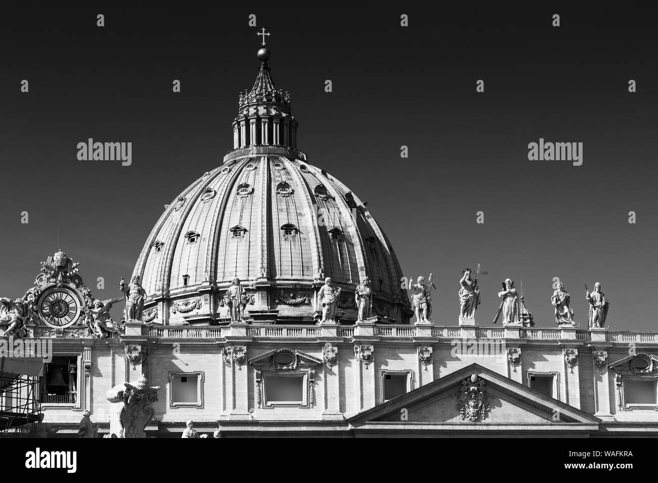 Coupole de la Basilique St Pierre en b&w, Cité du Vatican, Rome, Italie Banque D'Images