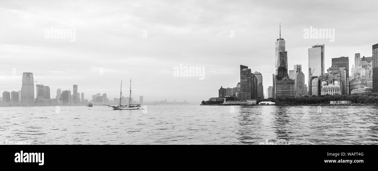 Vue panoramique sur le Sud de Manhattan et de Jersey City, New York City, USA Banque D'Images